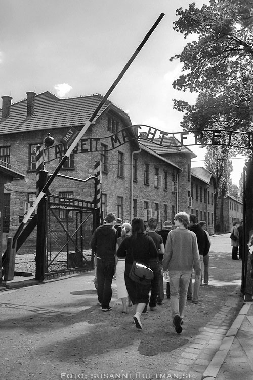 Arbeit macht frei vid ingången till Auschwitz