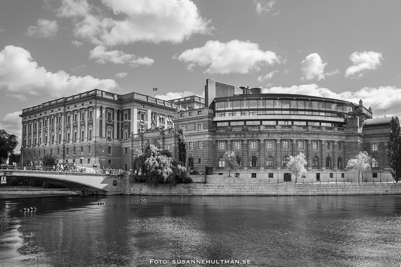 Sveriges riksdagshus och lite av Riksbron
