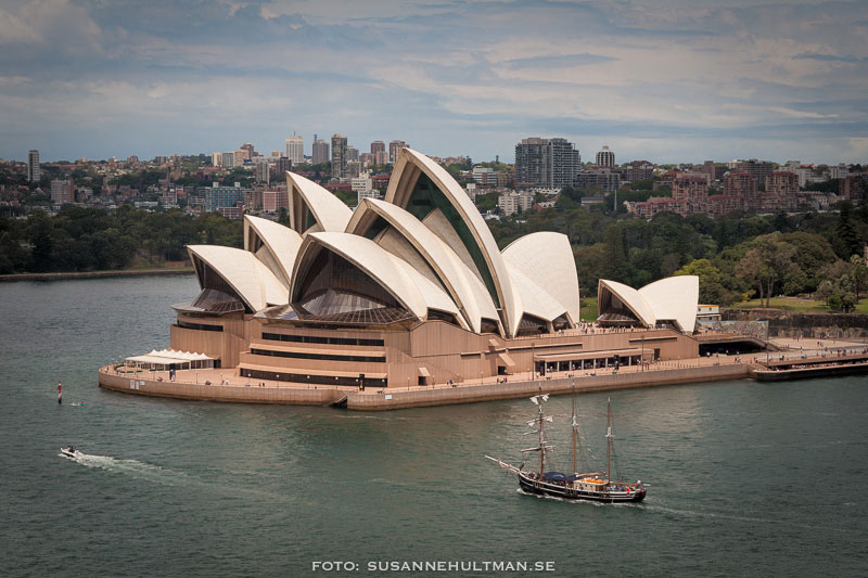 Sydney Opera House från en utsiktsplats vid The Rocks