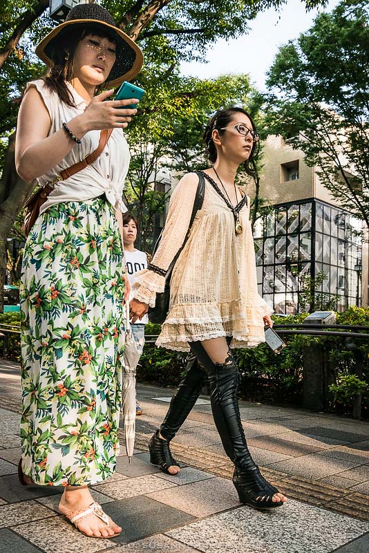 Kvinnor på Tokyos Champs Elysée