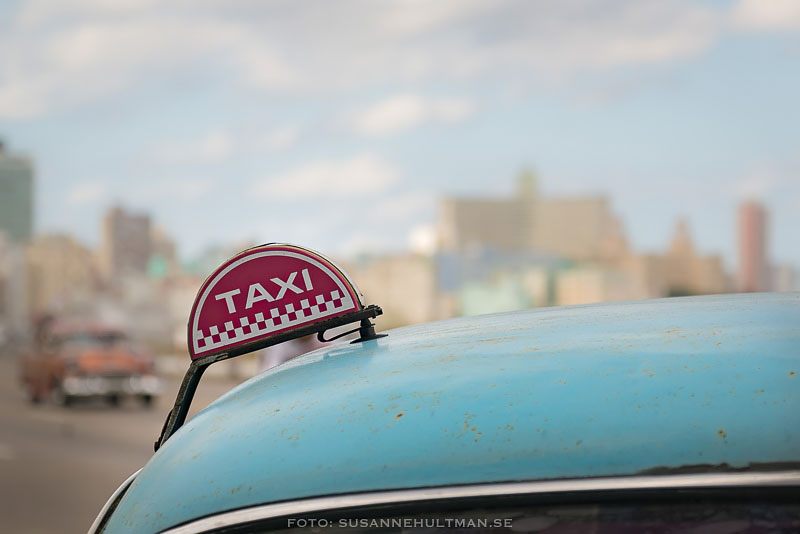 Taxiskylt på bil